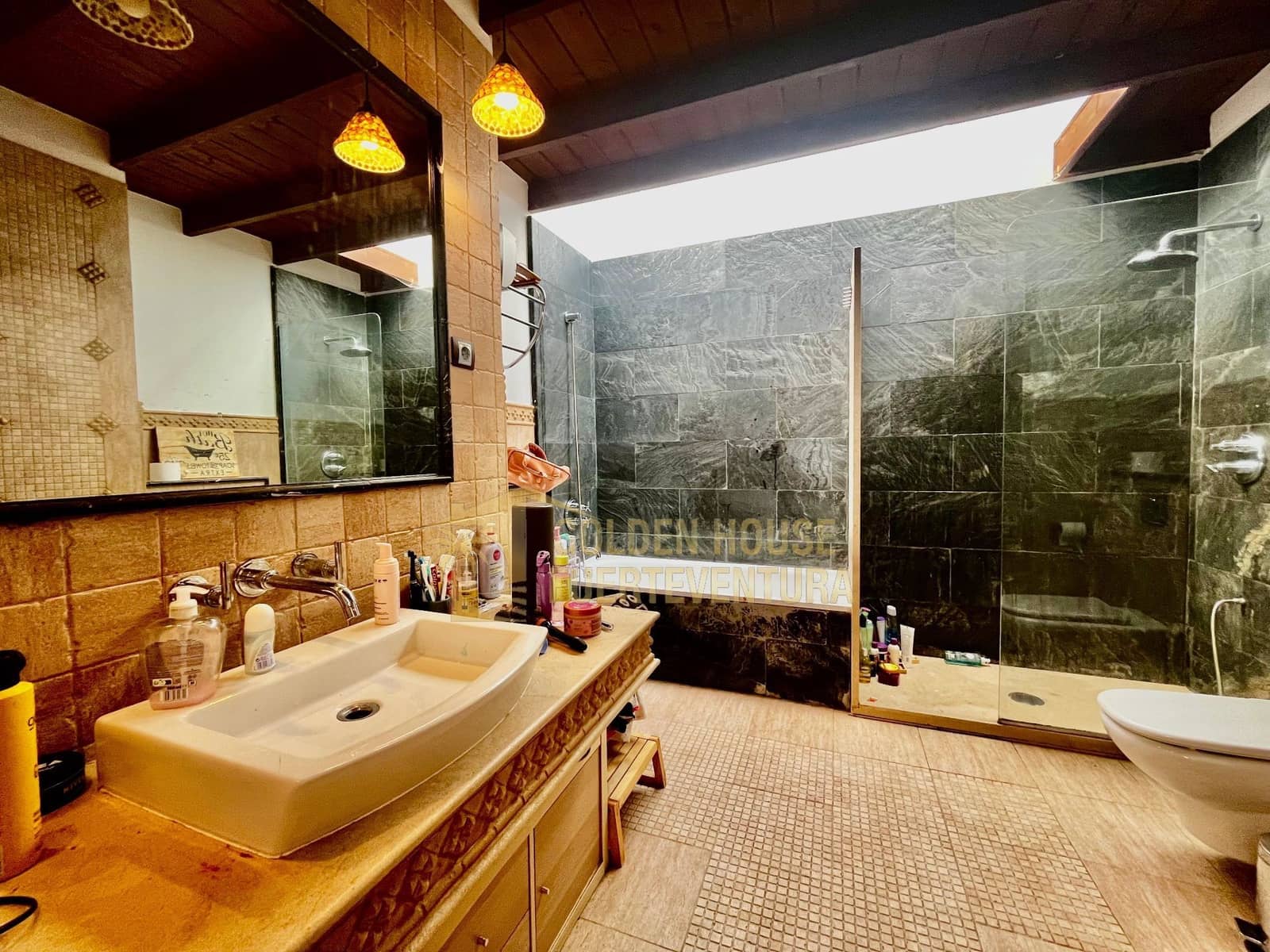 5 makuuhuone Huvila myytävänä paikassa Puerto del Rosario mukana uima-altaan 
autotalli - 710 000 € (Ref: 9413644)