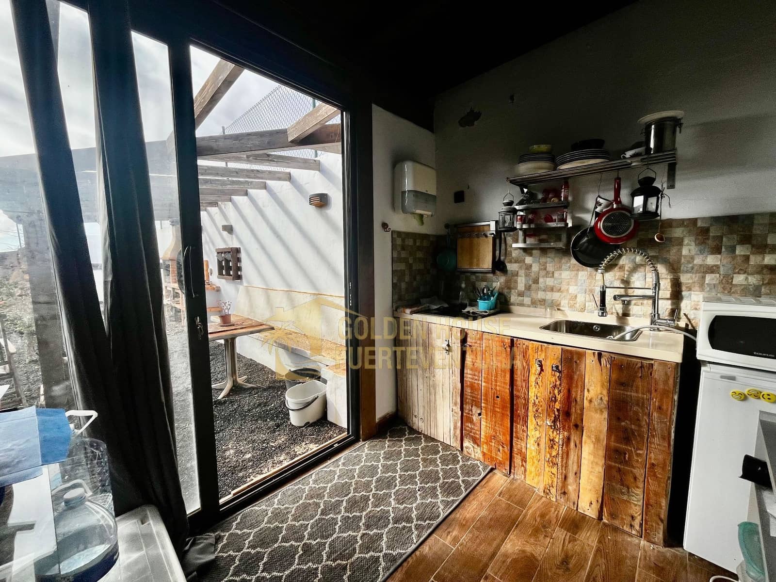 5 makuuhuone Huvila myytävänä paikassa Puerto del Rosario mukana uima-altaan 
autotalli - 710 000 € (Ref: 9413644)