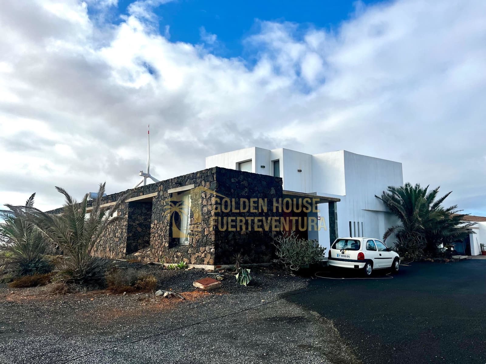 5 makuuhuone Huvila myytävänä paikassa Puerto del Rosario mukana uima-altaan 
autotalli - 710 000 € (Ref: 9413644)