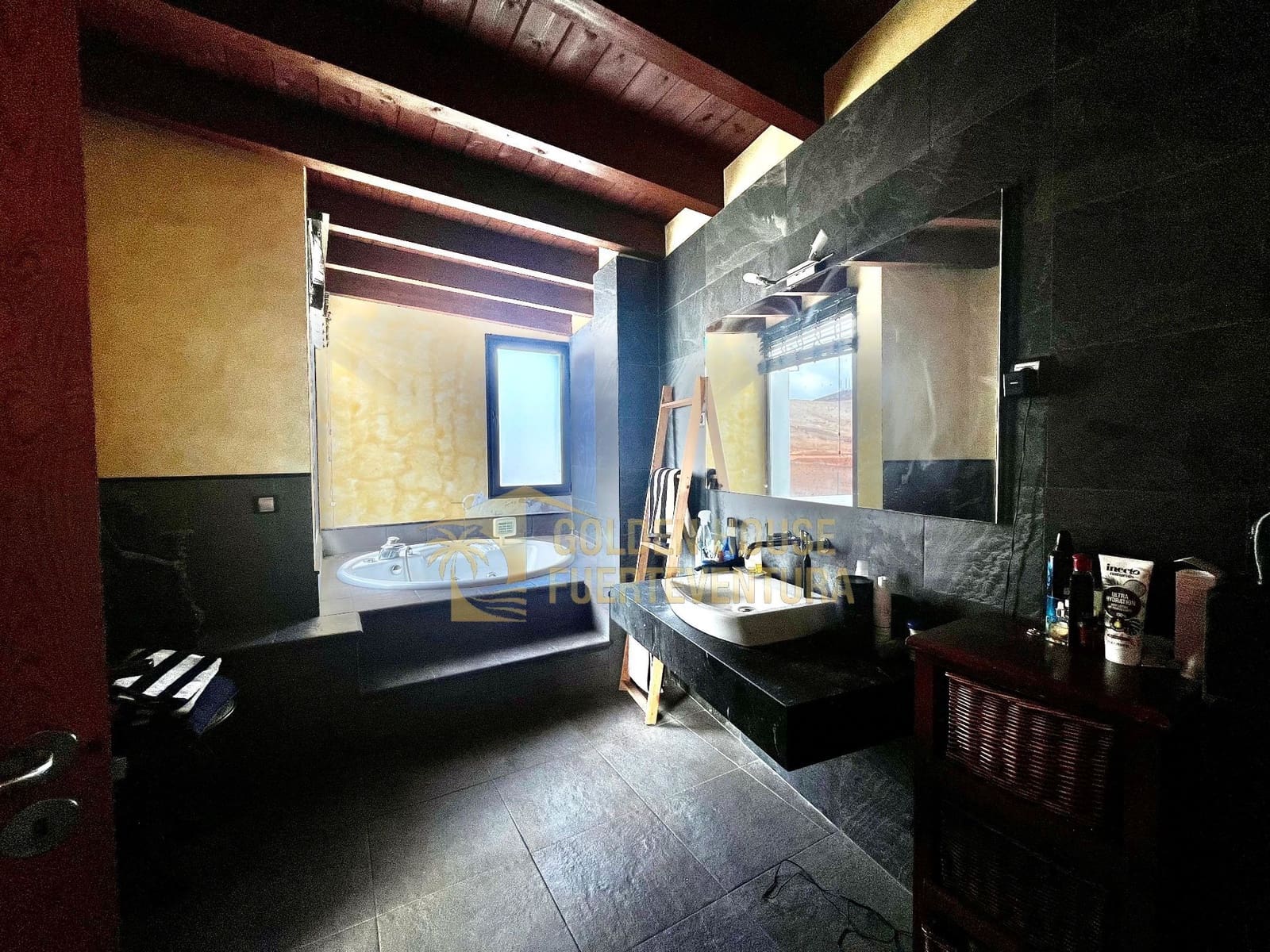 5 makuuhuone Huvila myytävänä paikassa Puerto del Rosario mukana uima-altaan 
autotalli - 710 000 € (Ref: 9413644)