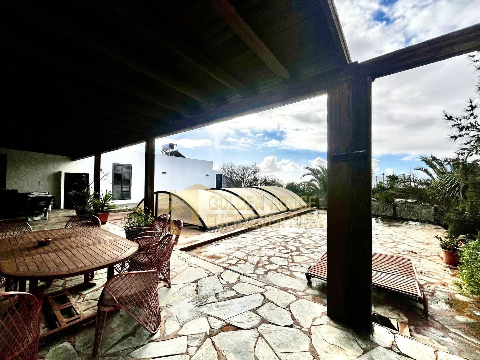 5 makuuhuone Huvila myytävänä paikassa Puerto del Rosario mukana uima-altaan 
autotalli - 710 000 € (Ref: 9413644)