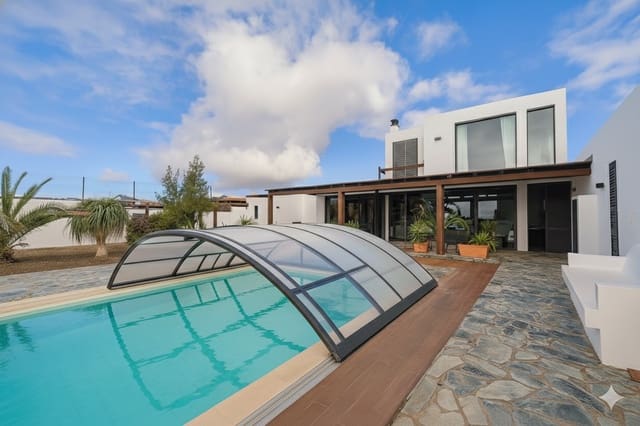 5 soveværelse Villa til salg i Puerto del Rosario med swimmingpool garage - € 710.000 (Ref: 9413644)