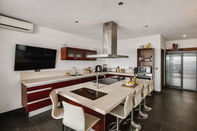 5 soveværelse Villa til salg i Puerto del Rosario med swimmingpool garage - € 710.000 (Ref: 9413644)