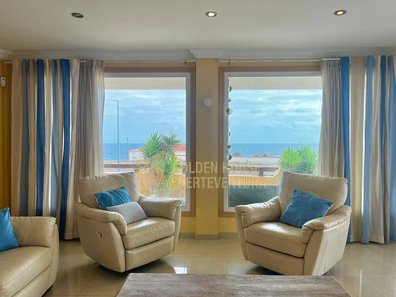 5 makuuhuone Huvila myytävänä paikassa Caleta de Fuste mukana uima-altaan 
autotalli - 1 300 000 € (Ref: 9436741)