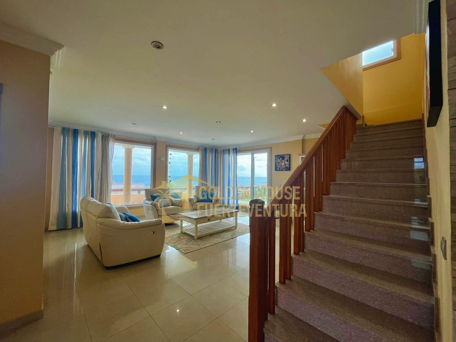 5 makuuhuone Huvila myytävänä paikassa Caleta de Fuste mukana uima-altaan 
autotalli - 1 300 000 € (Ref: 9436741)