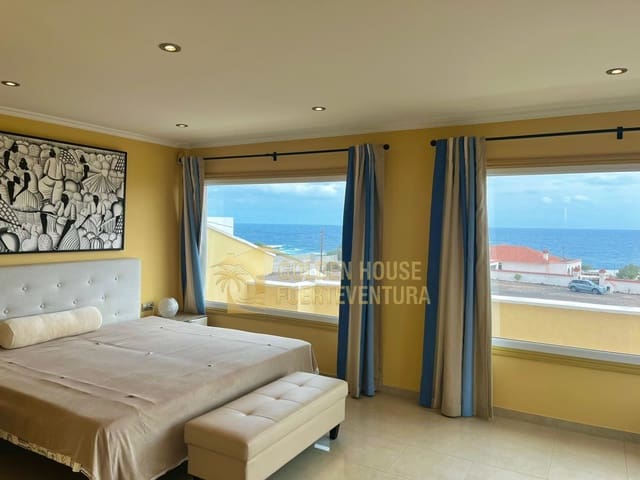 5 makuuhuone Huvila myytävänä paikassa Caleta de Fuste, Antigua mukana uima-altaan 
autotalli - 1 300 000 € (Ref: 9436741)