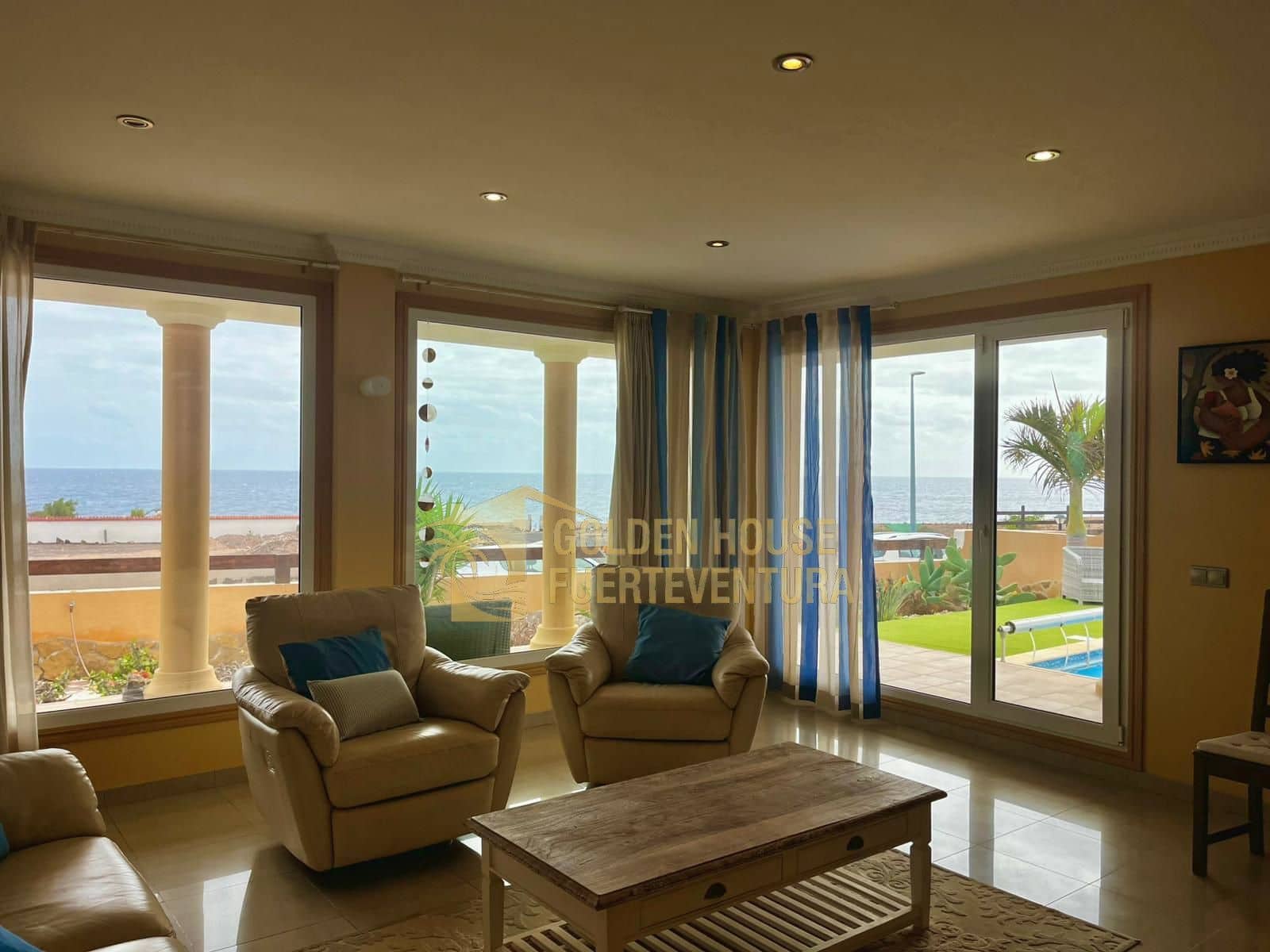 5 makuuhuone Huvila myytävänä paikassa Caleta de Fuste mukana uima-altaan 
autotalli - 1 300 000 € (Ref: 9436741)