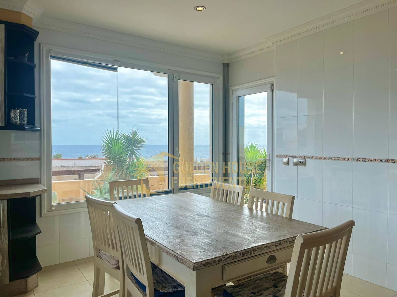 5 makuuhuone Huvila myytävänä paikassa Caleta de Fuste mukana uima-altaan 
autotalli - 1 300 000 € (Ref: 9436741)