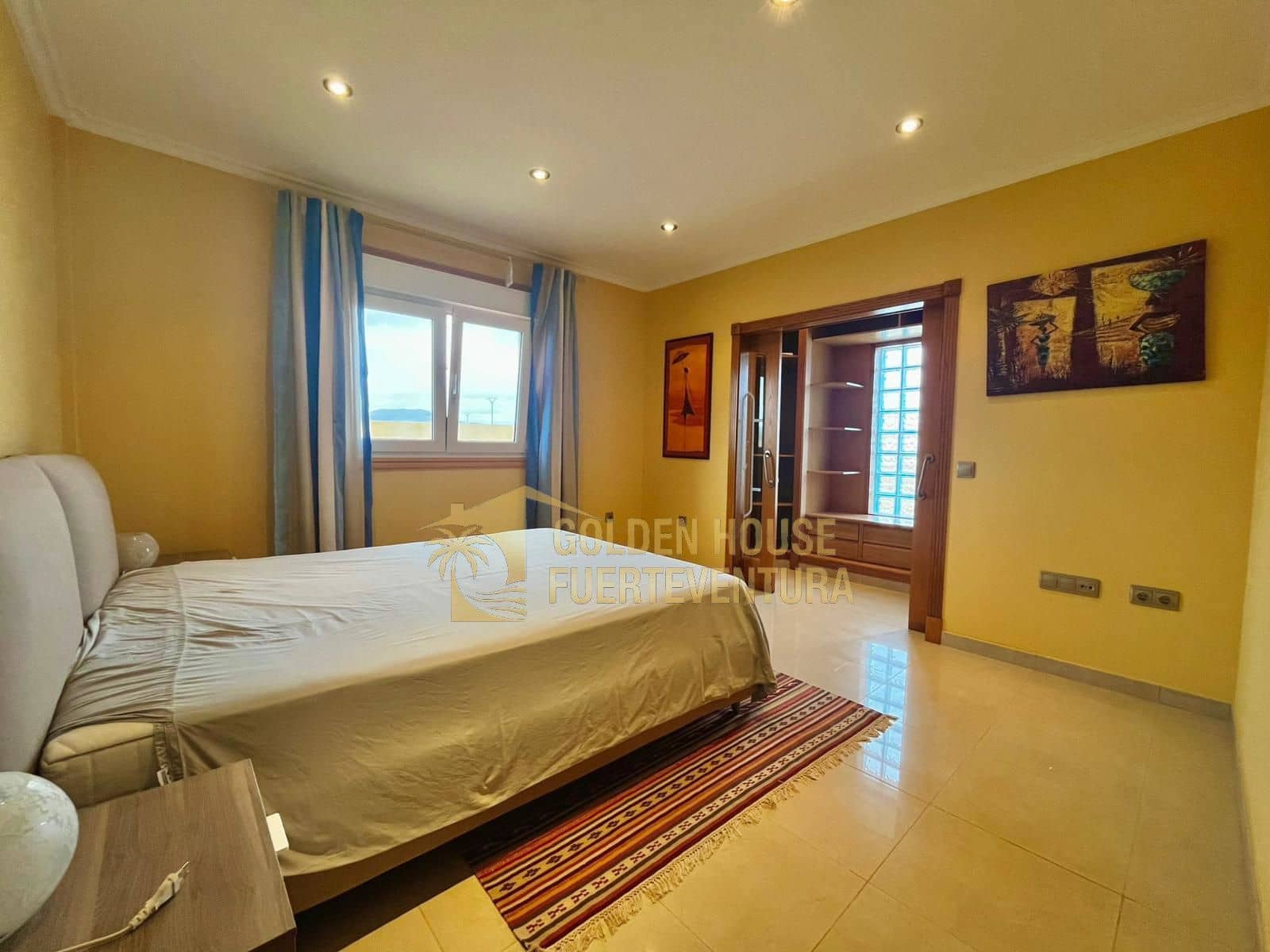 5 makuuhuone Huvila myytävänä paikassa Caleta de Fuste mukana uima-altaan 
autotalli - 1 300 000 € (Ref: 9436741)