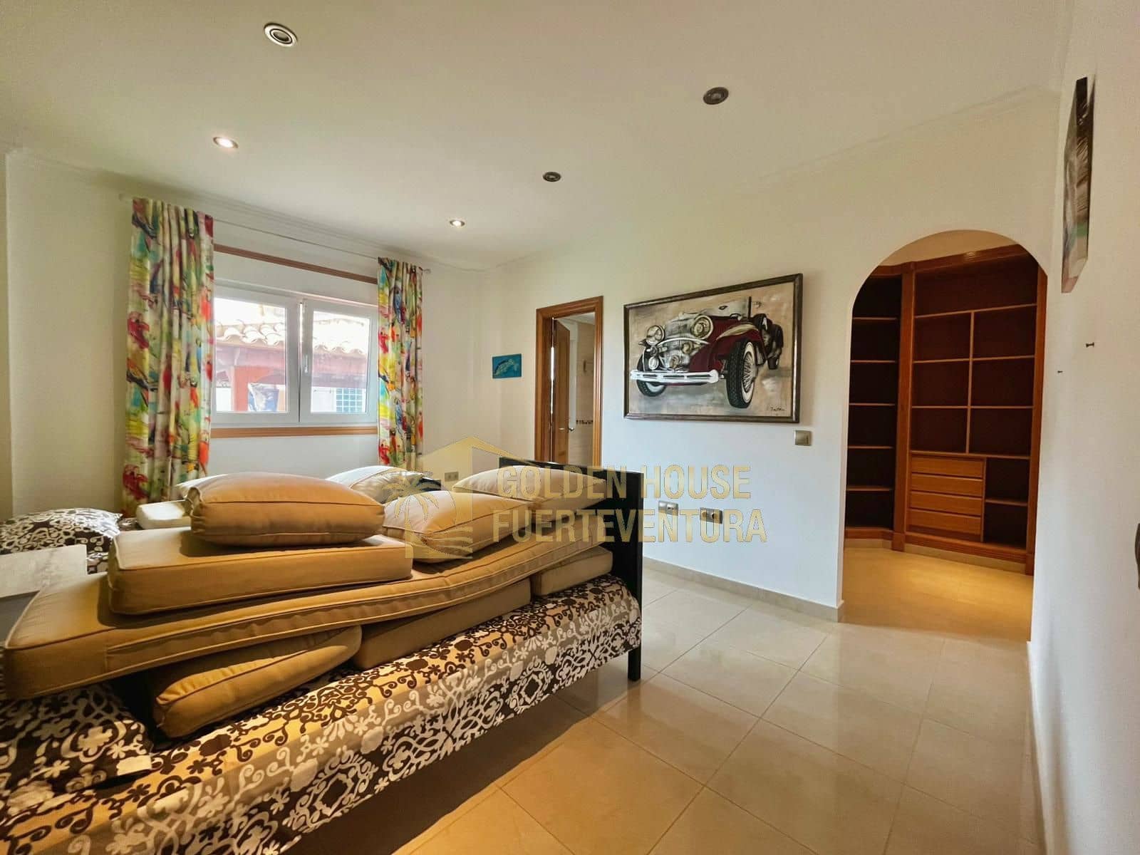 5 makuuhuone Huvila myytävänä paikassa Caleta de Fuste mukana uima-altaan 
autotalli - 1 300 000 € (Ref: 9436741)