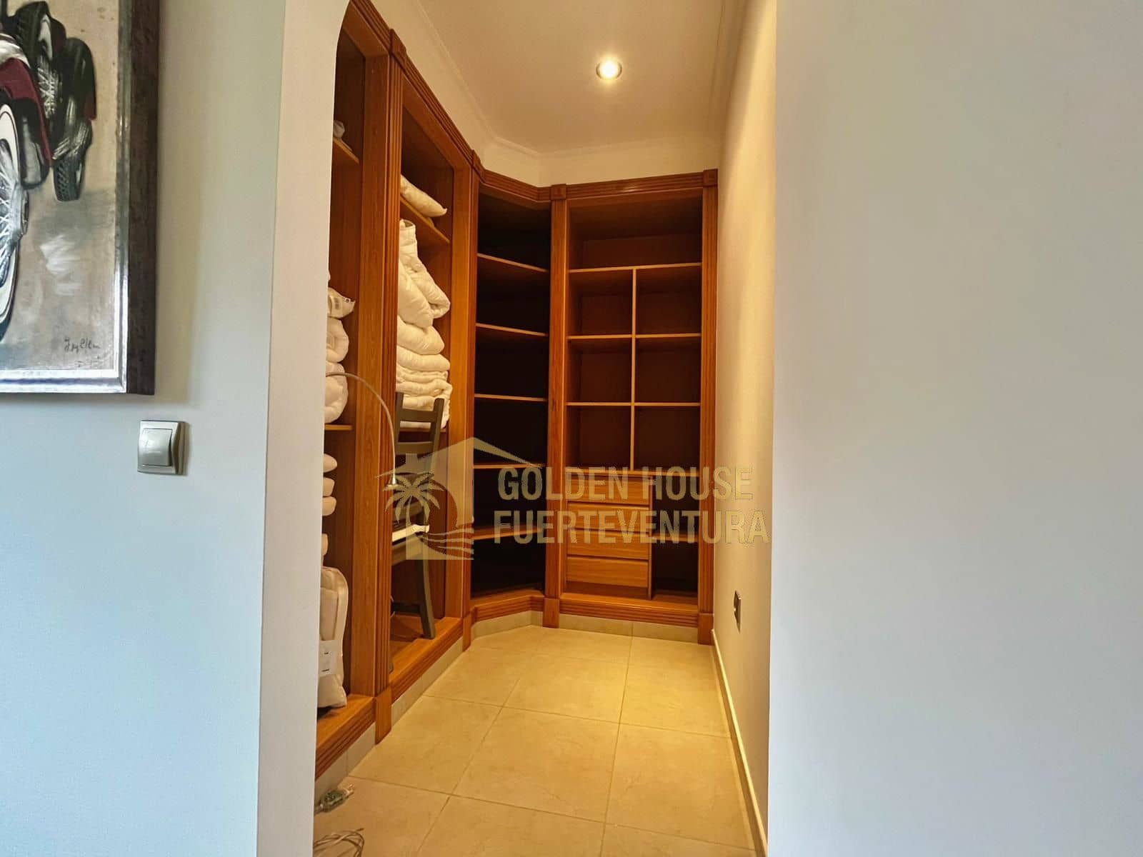 5 makuuhuone Huvila myytävänä paikassa Caleta de Fuste mukana uima-altaan 
autotalli - 1 300 000 € (Ref: 9436741)