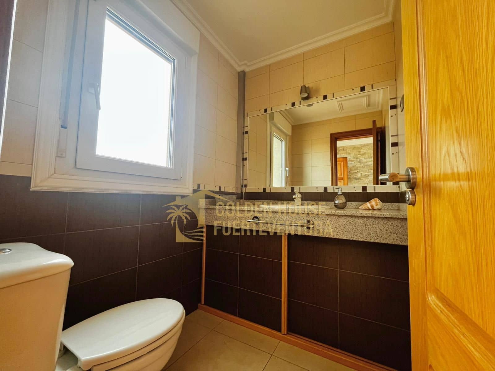 5 makuuhuone Huvila myytävänä paikassa Caleta de Fuste mukana uima-altaan 
autotalli - 1 300 000 € (Ref: 9436741)