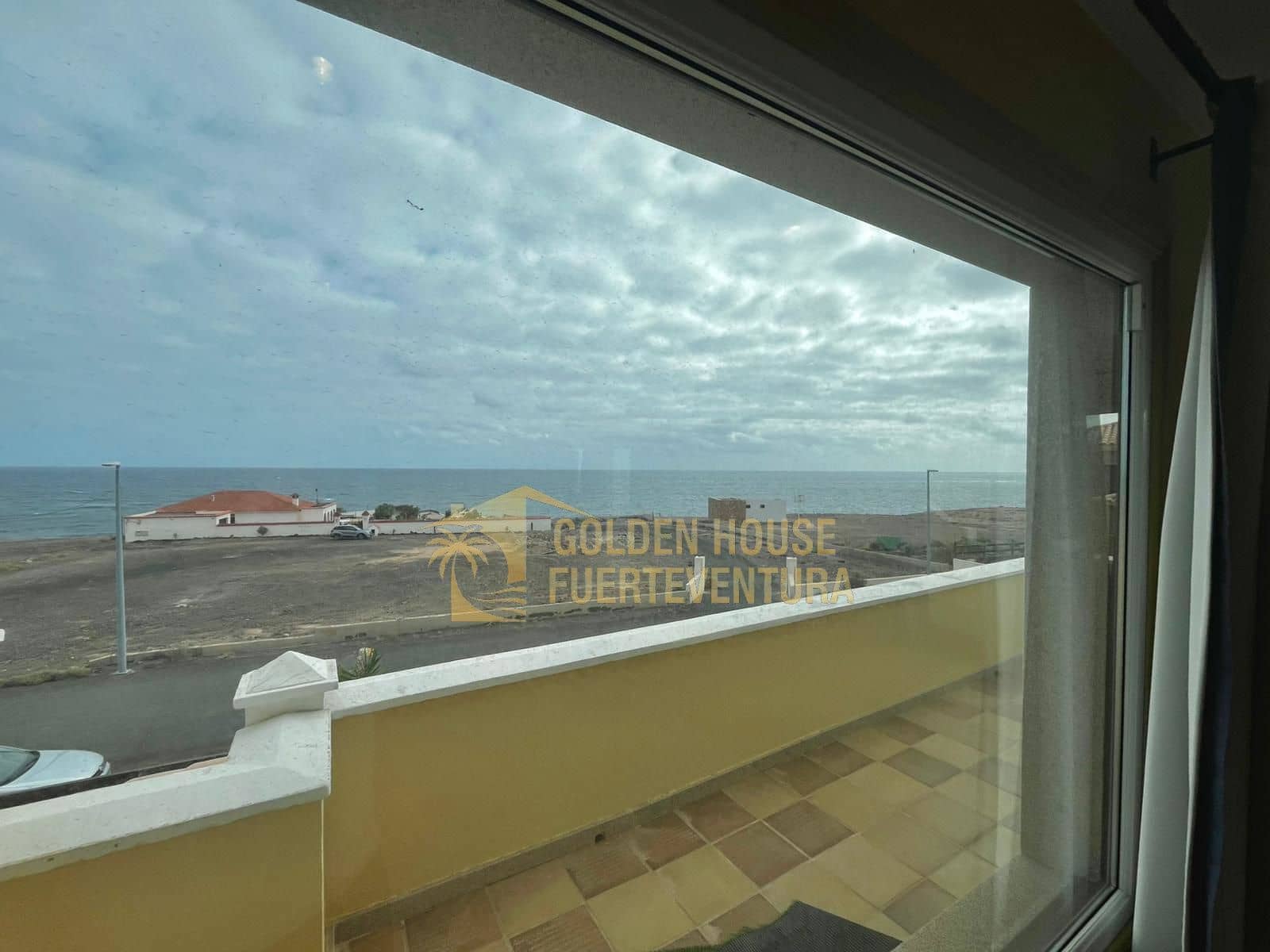 5 makuuhuone Huvila myytävänä paikassa Caleta de Fuste mukana uima-altaan 
autotalli - 1 300 000 € (Ref: 9436741)