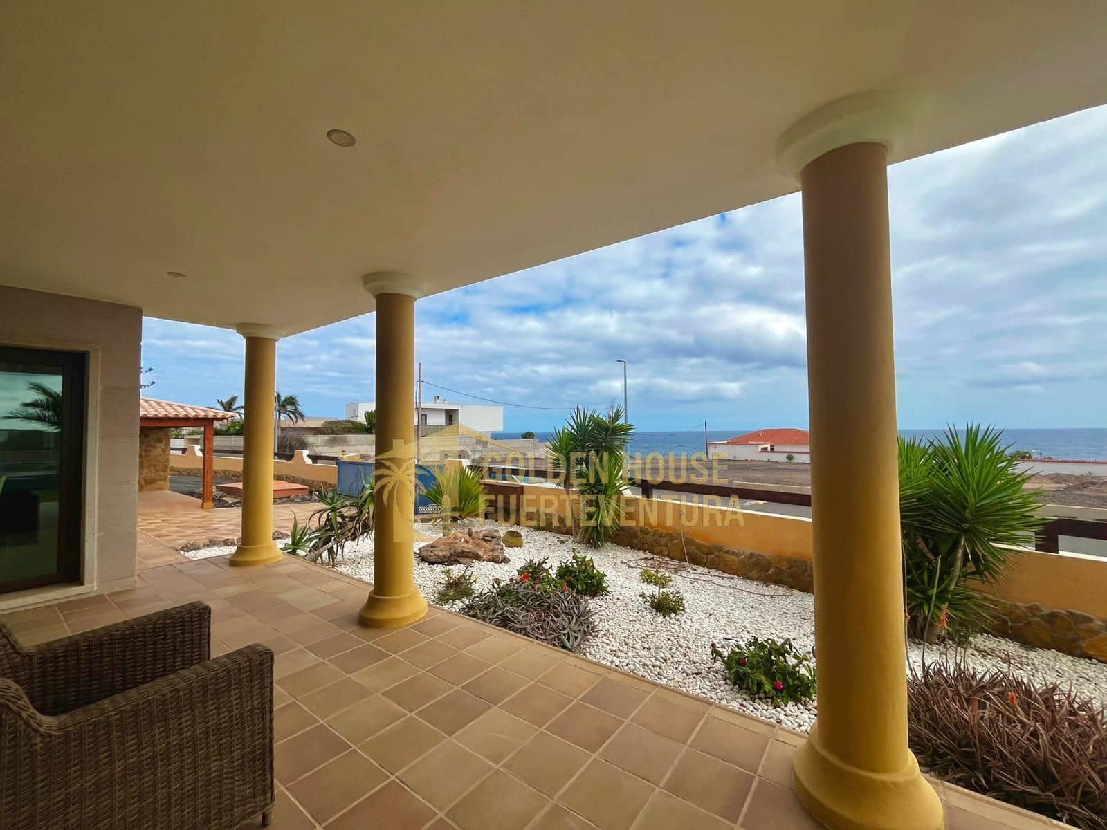 5 makuuhuone Huvila myytävänä paikassa Caleta de Fuste mukana uima-altaan 
autotalli - 1 300 000 € (Ref: 9436741)