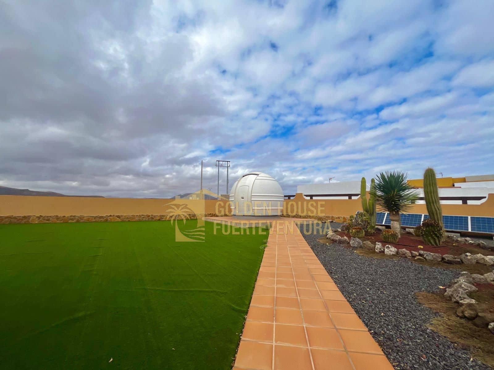 5 makuuhuone Huvila myytävänä paikassa Caleta de Fuste mukana uima-altaan 
autotalli - 1 300 000 € (Ref: 9436741)