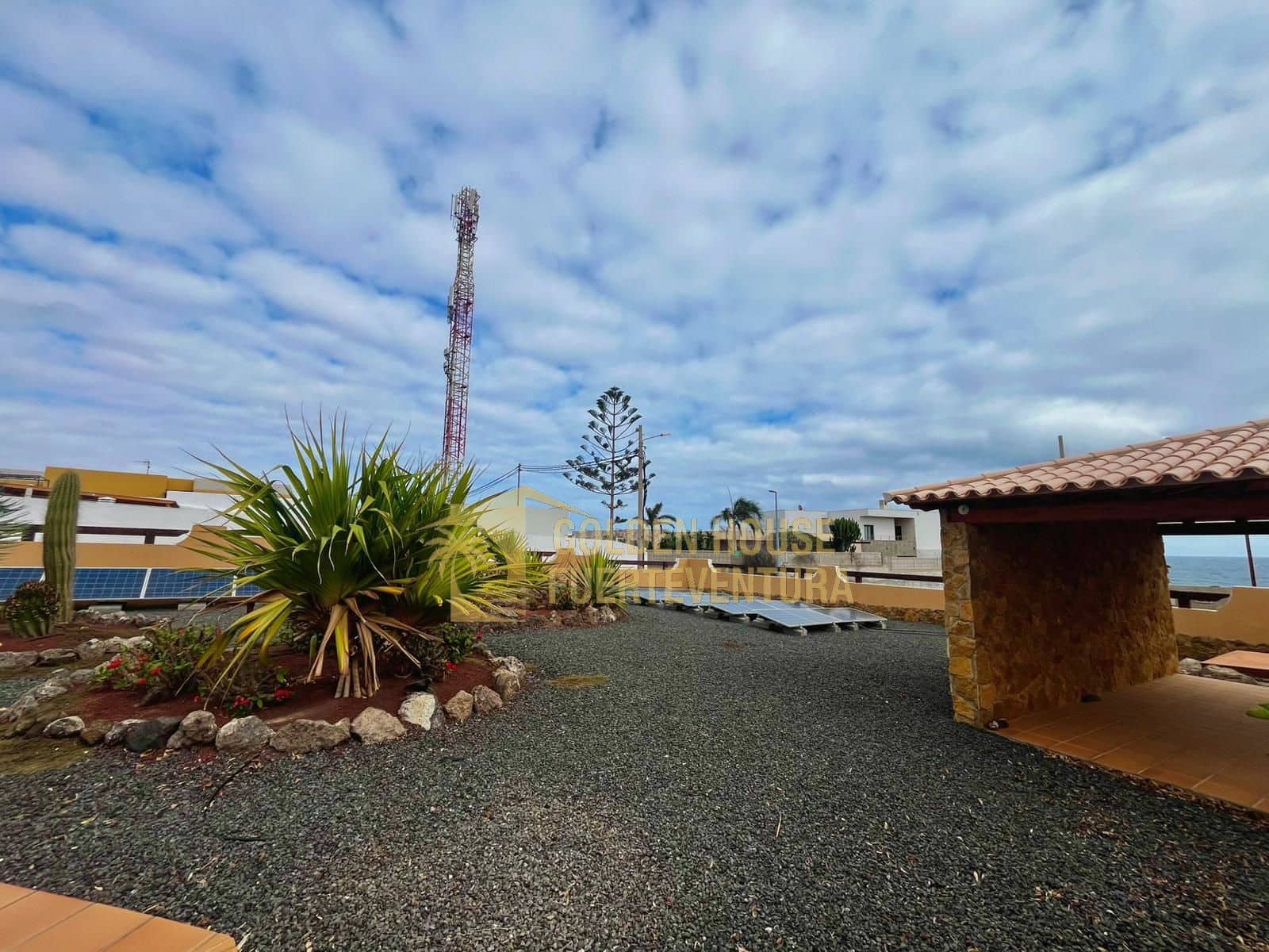 5 makuuhuone Huvila myytävänä paikassa Caleta de Fuste mukana uima-altaan 
autotalli - 1 300 000 € (Ref: 9436741)