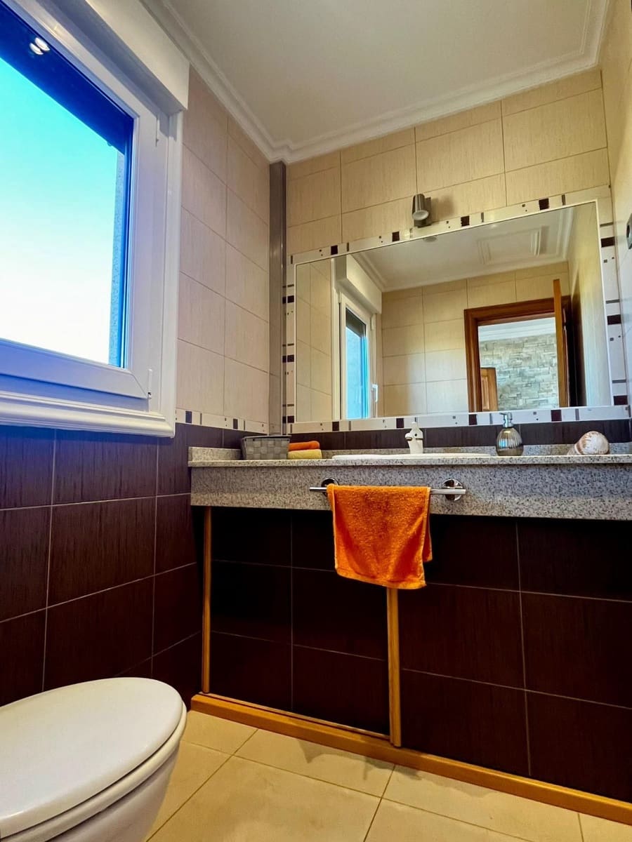 5 bedroom Villa for sale in Caleta de Fuste with pool garage - € 1,300,000 (Ref: 9436741)