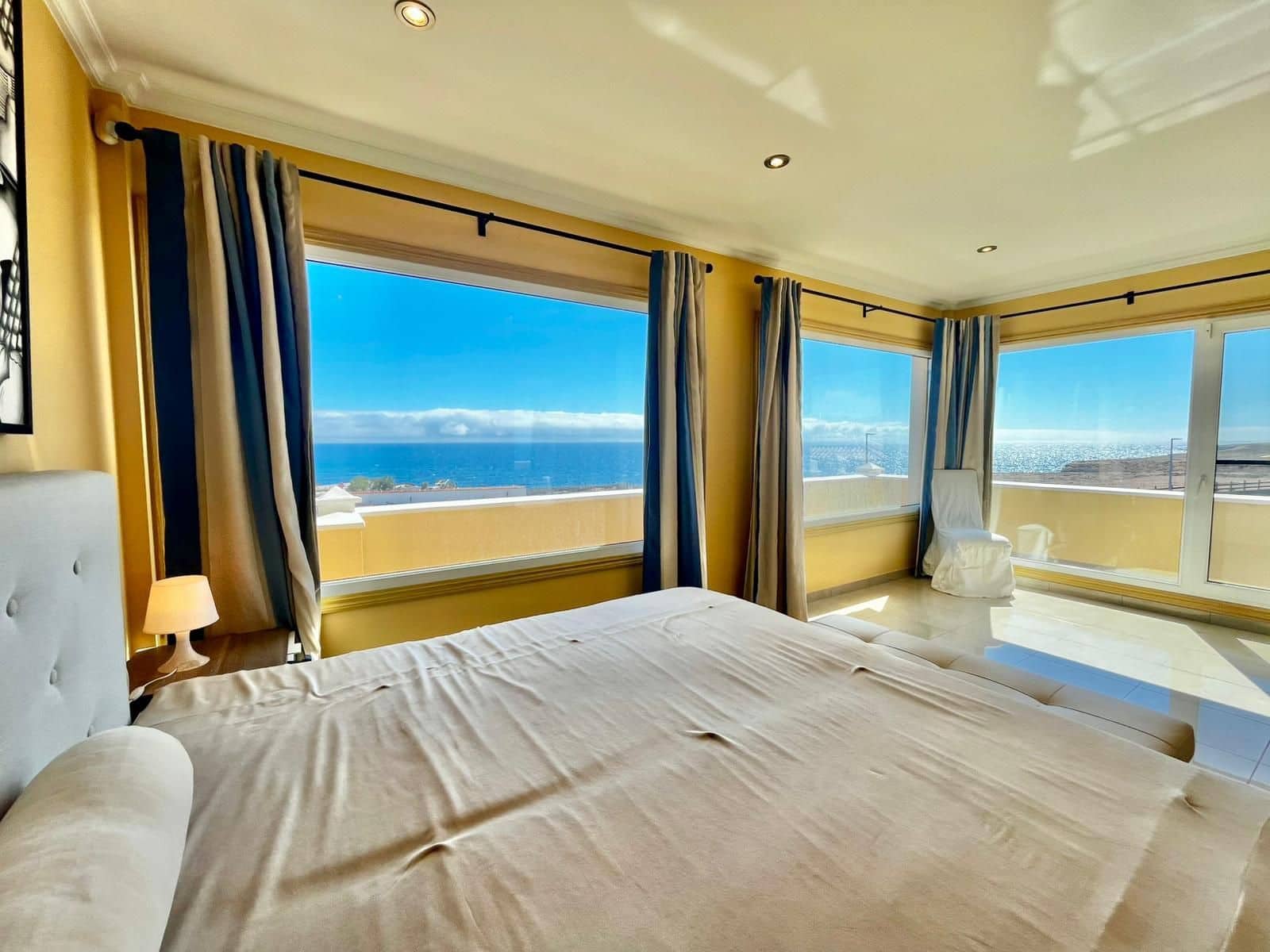 5 bedroom Villa for sale in Caleta de Fuste with pool garage - € 1,300,000 (Ref: 9436741)