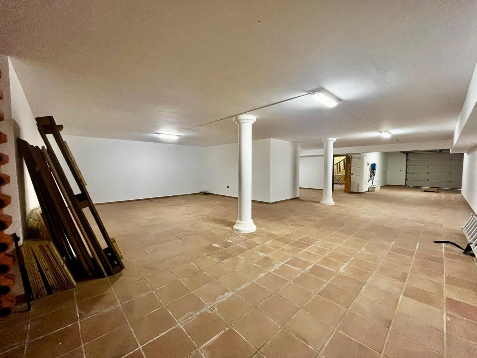 5 bedroom Villa for sale in Caleta de Fuste with pool garage - € 1,300,000 (Ref: 9436741)