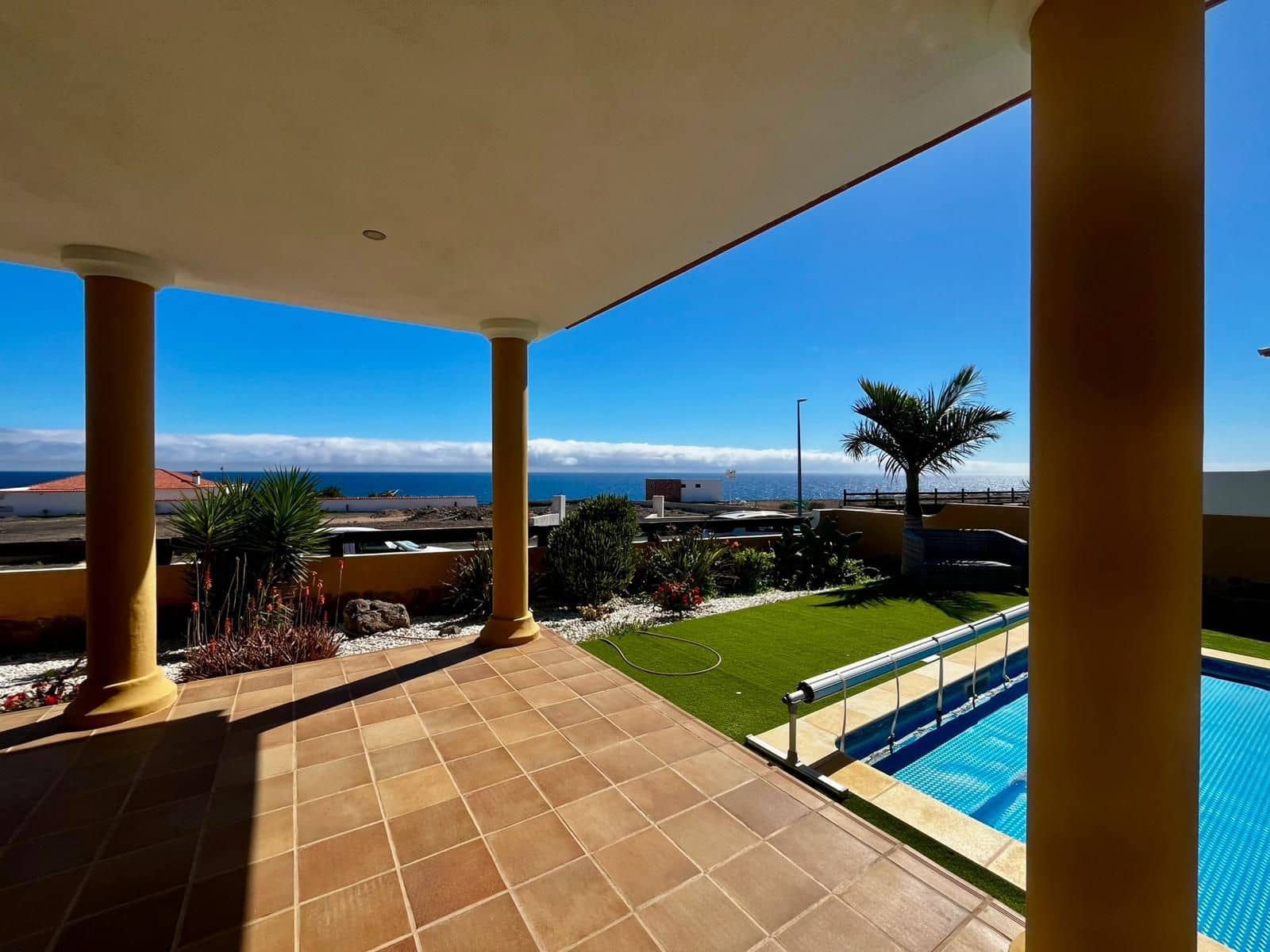 5 bedroom Villa for sale in Caleta de Fuste with pool garage - € 1,300,000 (Ref: 9436741)