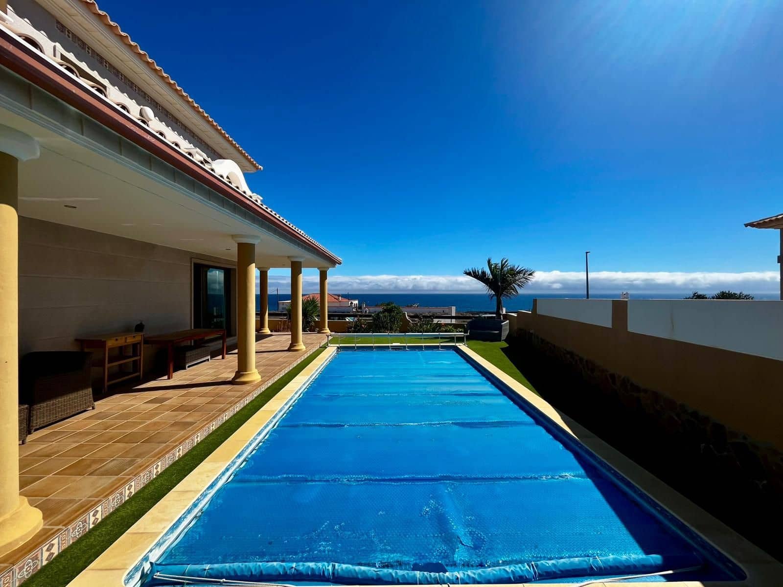 5 bedroom Villa for sale in Caleta de Fuste with pool garage - € 1,300,000 (Ref: 9436741)
