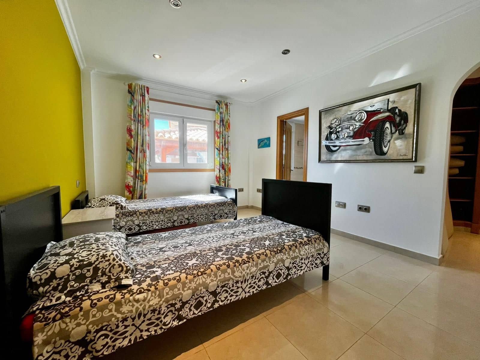 5 bedroom Villa for sale in Caleta de Fuste with pool garage - € 1,300,000 (Ref: 9436741)