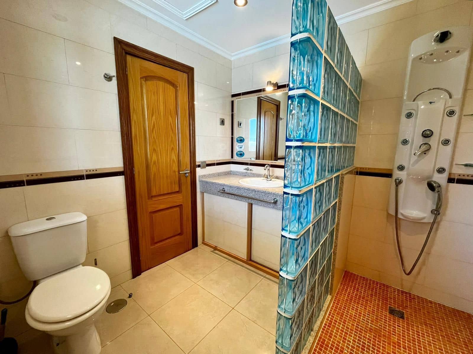 5 bedroom Villa for sale in Caleta de Fuste with pool garage - € 1,300,000 (Ref: 9436741)