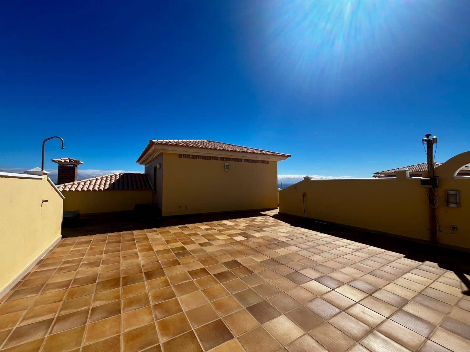 5 bedroom Villa for sale in Caleta de Fuste with pool garage - € 1,300,000 (Ref: 9436741)