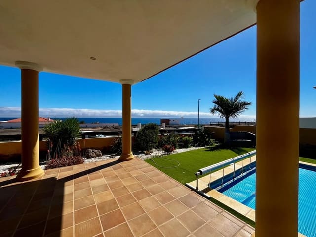 5 makuuhuone Huvila myytävänä paikassa Caleta de Fuste, Antigua mukana uima-altaan 
autotalli - 1 300 000 € (Ref: 9436741)