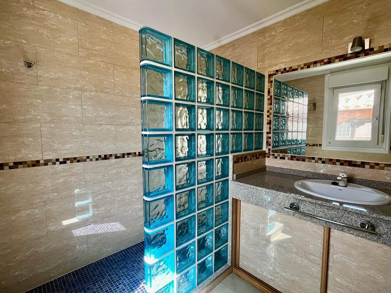 5 bedroom Villa for sale in Caleta de Fuste with pool garage - € 1,300,000 (Ref: 9436741)