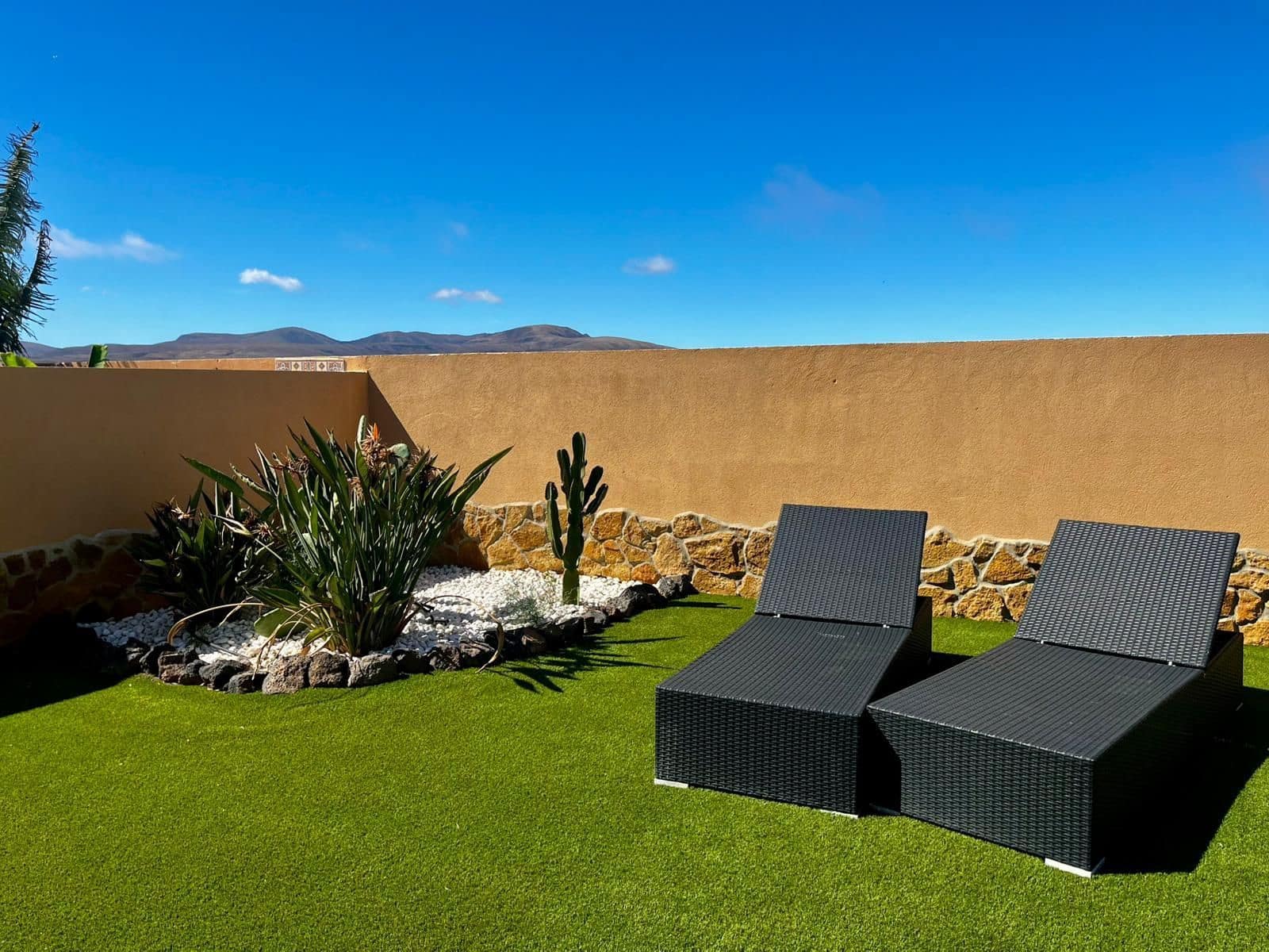 5 bedroom Villa for sale in Caleta de Fuste with pool garage - € 1,300,000 (Ref: 9436741)