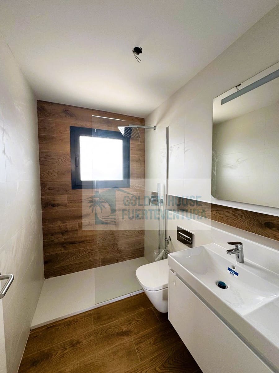 Piso de 2 habitaciones en Corralejo en venta con piscina garaje - 245.000 € (Ref: 9468146)