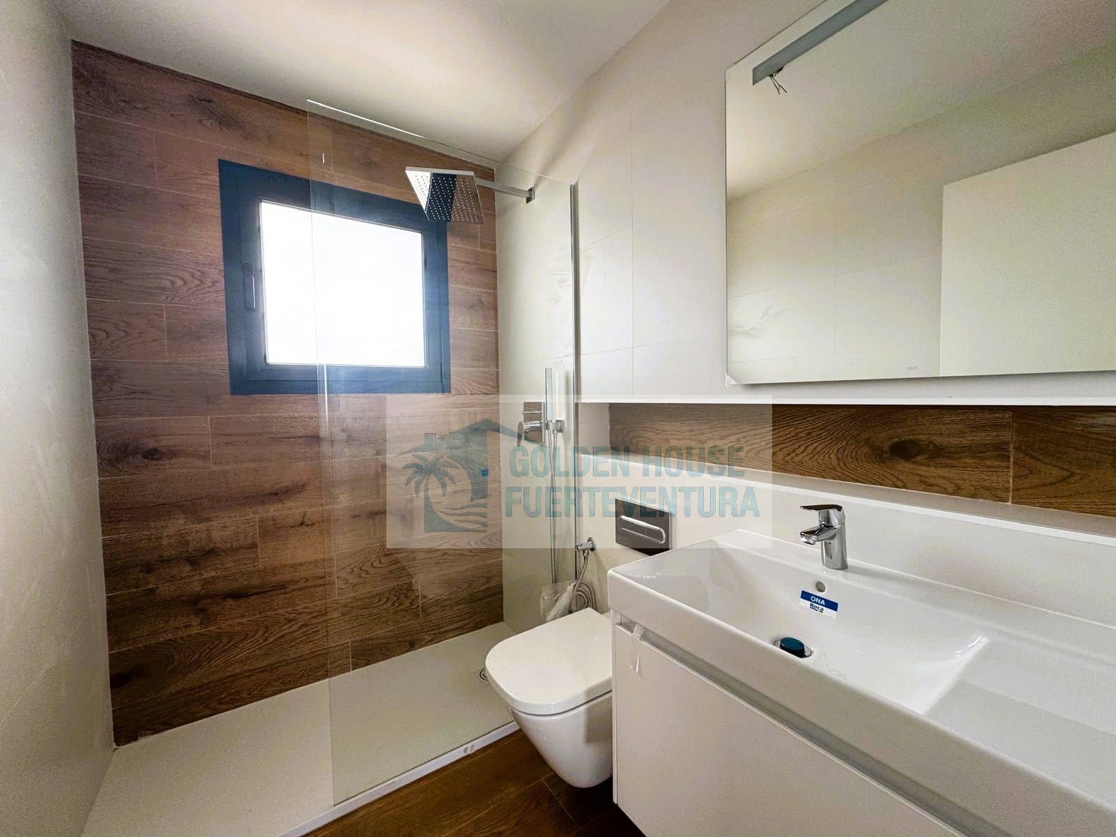 Piso de 2 habitaciones en Corralejo en venta con piscina garaje - 245.000 € (Ref: 9468146)