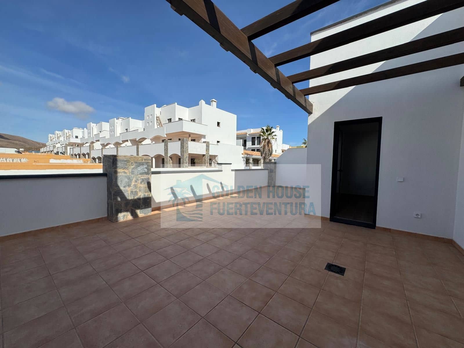 Piso de 2 habitaciones en Corralejo en venta con piscina garaje - 245.000 € (Ref: 9468146)