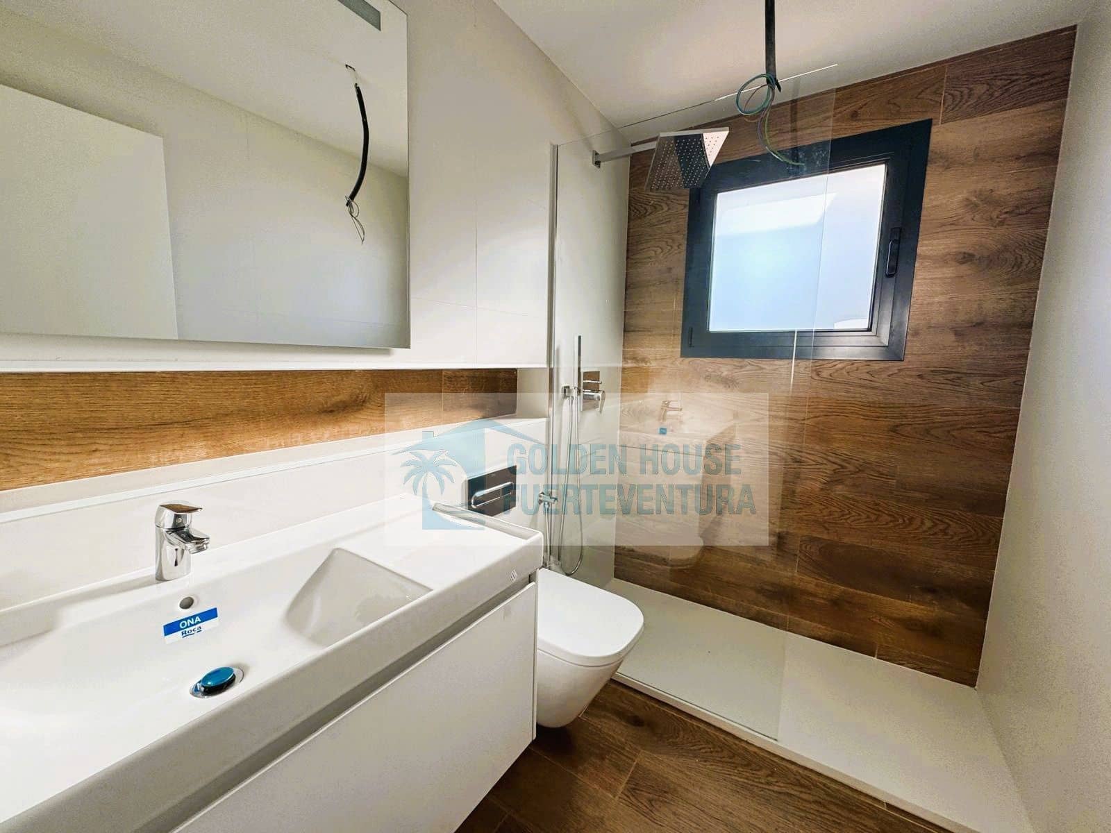 Piso de 2 habitaciones en Corralejo en venta con piscina garaje - 245.000 € (Ref: 9468146)