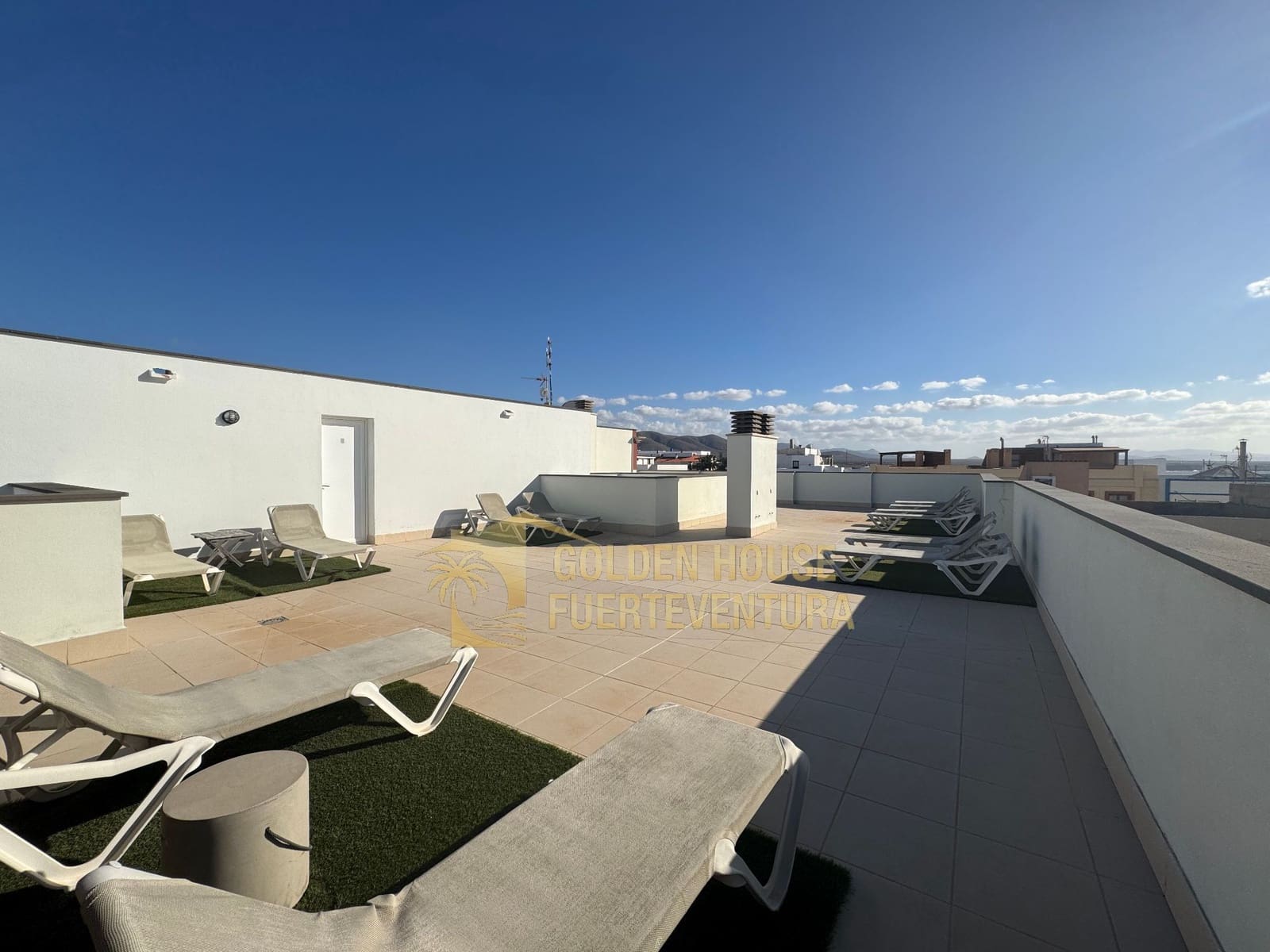 2 bedroom Apartment for sale in El Cotillo with pool garage - € 320,000 (Ref: 9496883)