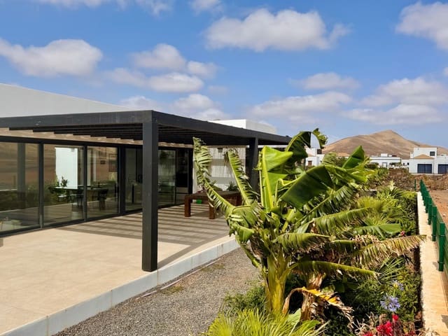 3 soverom Villa til salgs i La Oliva - € 675 000 (Ref: 9533222)