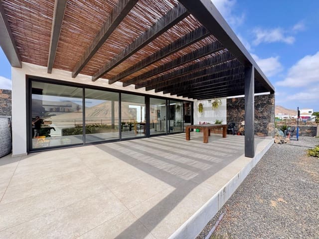 3 soverom Villa til salgs i La Oliva - € 675 000 (Ref: 9533222)