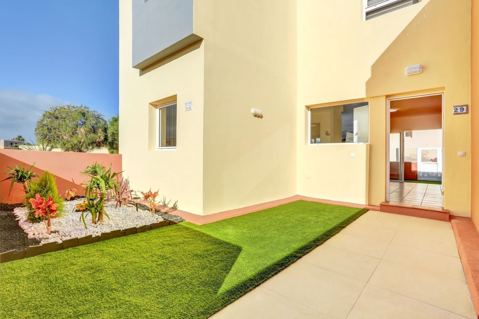 2 bedroom Apartment for sale in Corralejo with pool - € 255,000 (Ref: 9533223)