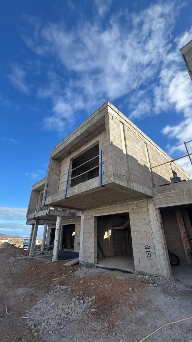 2 slaapkamer Villa te koop in Villaverde met zwembad - € 454.000 (Ref: 9535534)