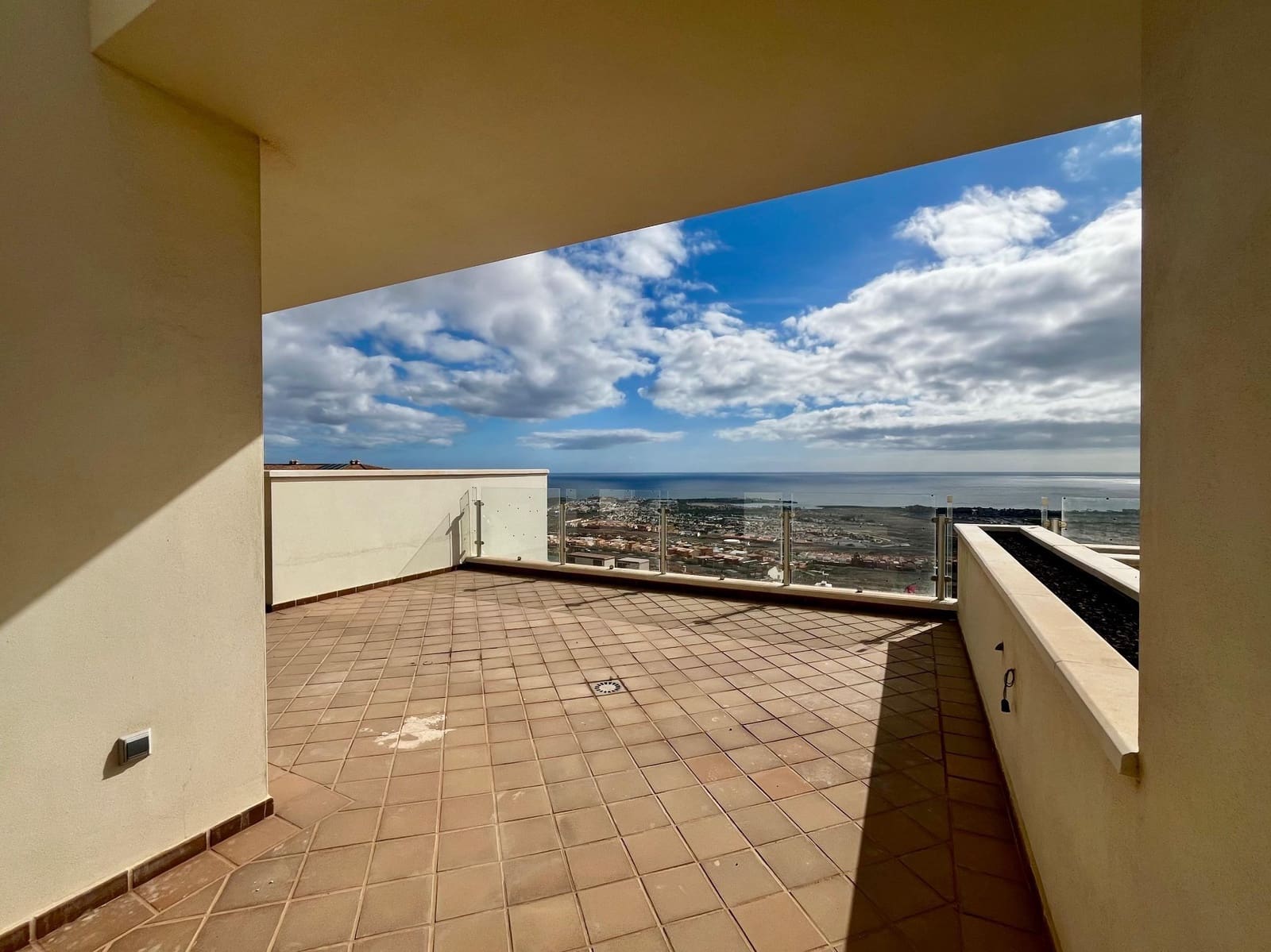 2 soveværelse Lejlighed til salg i Caleta de Fuste med swimmingpool garage - € 330.000 (Ref: 9550843)