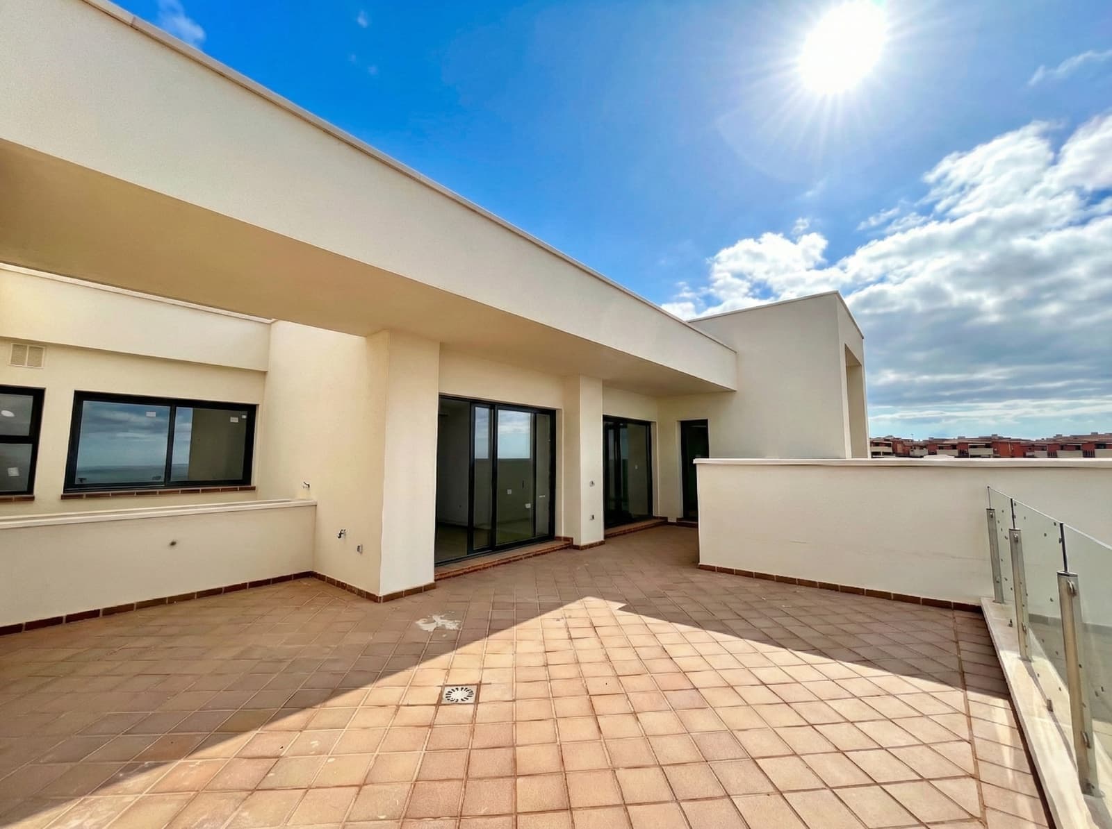 2 soveværelse Lejlighed til salg i Caleta de Fuste med swimmingpool garage - € 330.000 (Ref: 9550843)