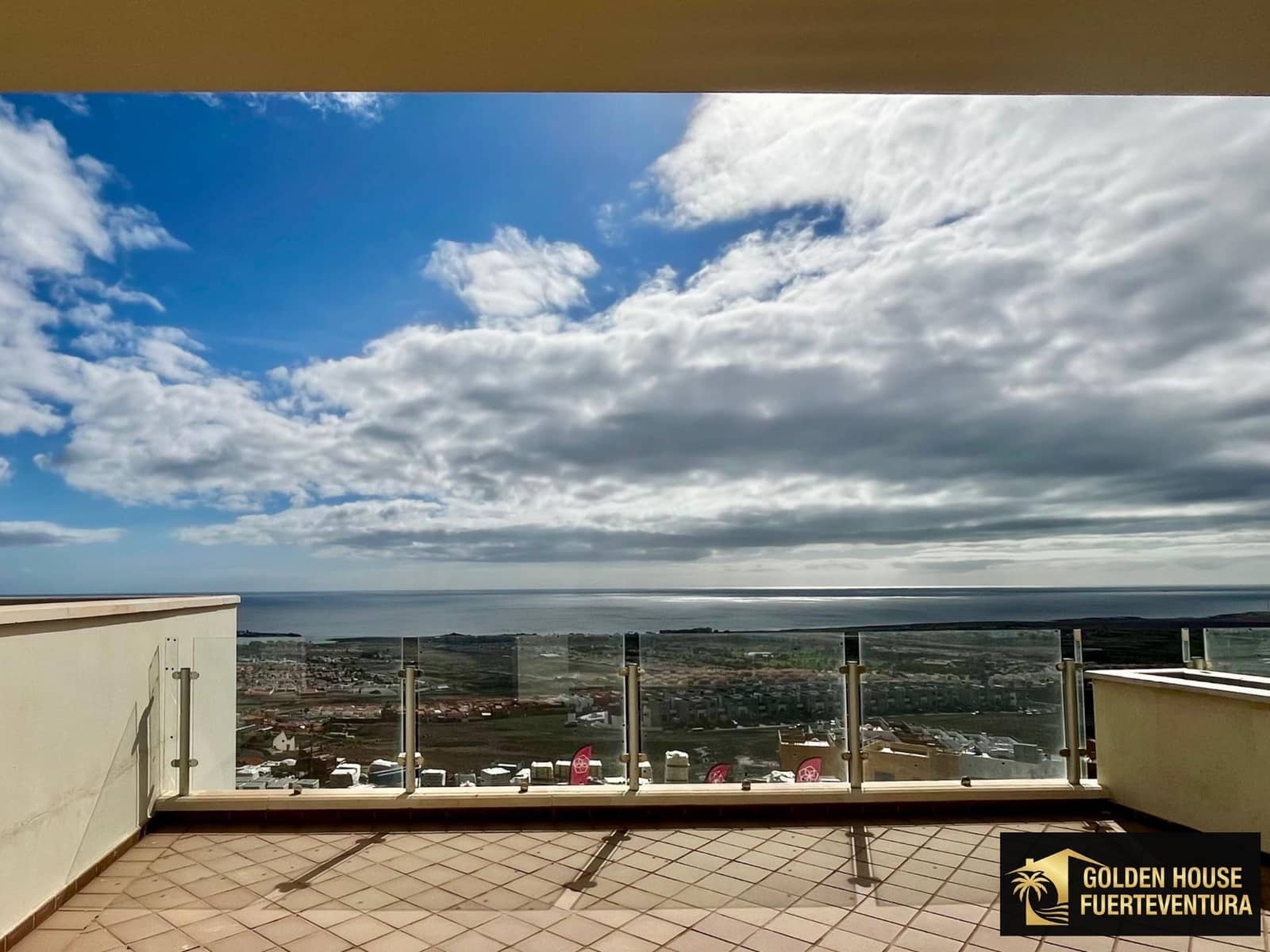 2 bedroom Penthouse for sale in Caleta de Fuste with pool garage - € 330,000 (Ref: 9550843)