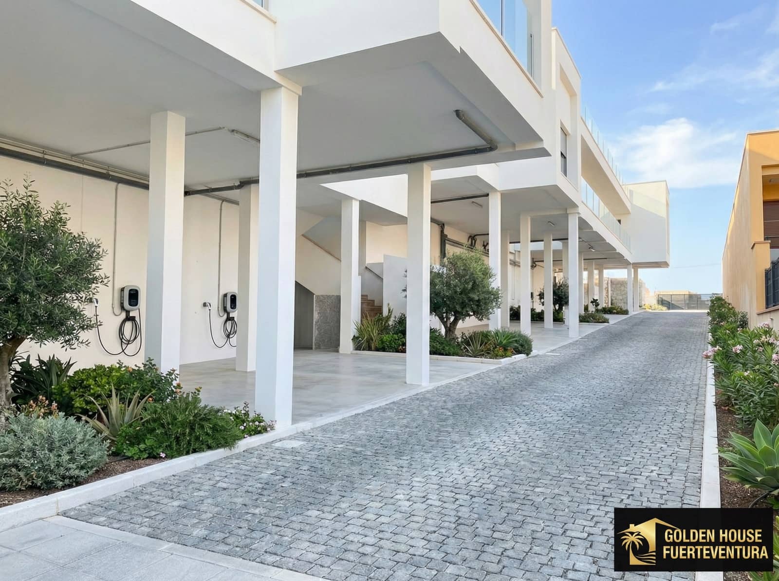 2 bedroom Penthouse for sale in Caleta de Fuste with pool garage - € 330,000 (Ref: 9550843)