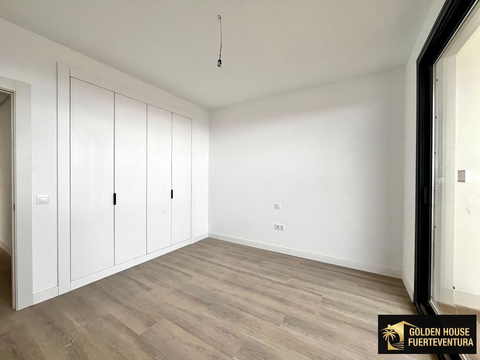 2 soverom Leilighet til salgs i Caleta de Fuste med svømmebasseng garasje - € 315 000 (Ref: 9564355)