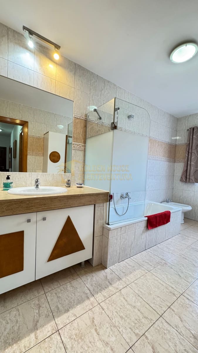 2 Zimmer Apartment zu verkaufen in Caleta de Fuste mit Pool Garage - 285.000 € (Ref: 9655689)