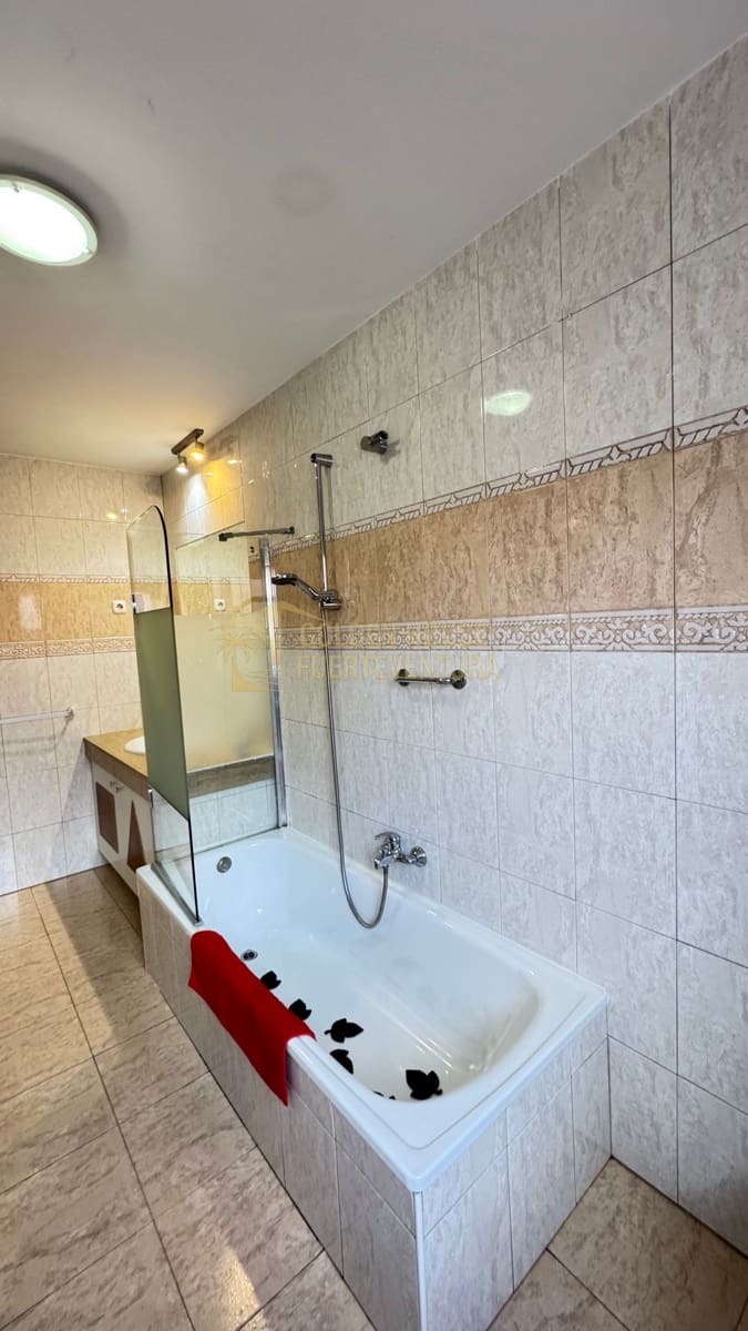 2 Zimmer Apartment zu verkaufen in Caleta de Fuste mit Pool Garage - 285.000 € (Ref: 9655689)