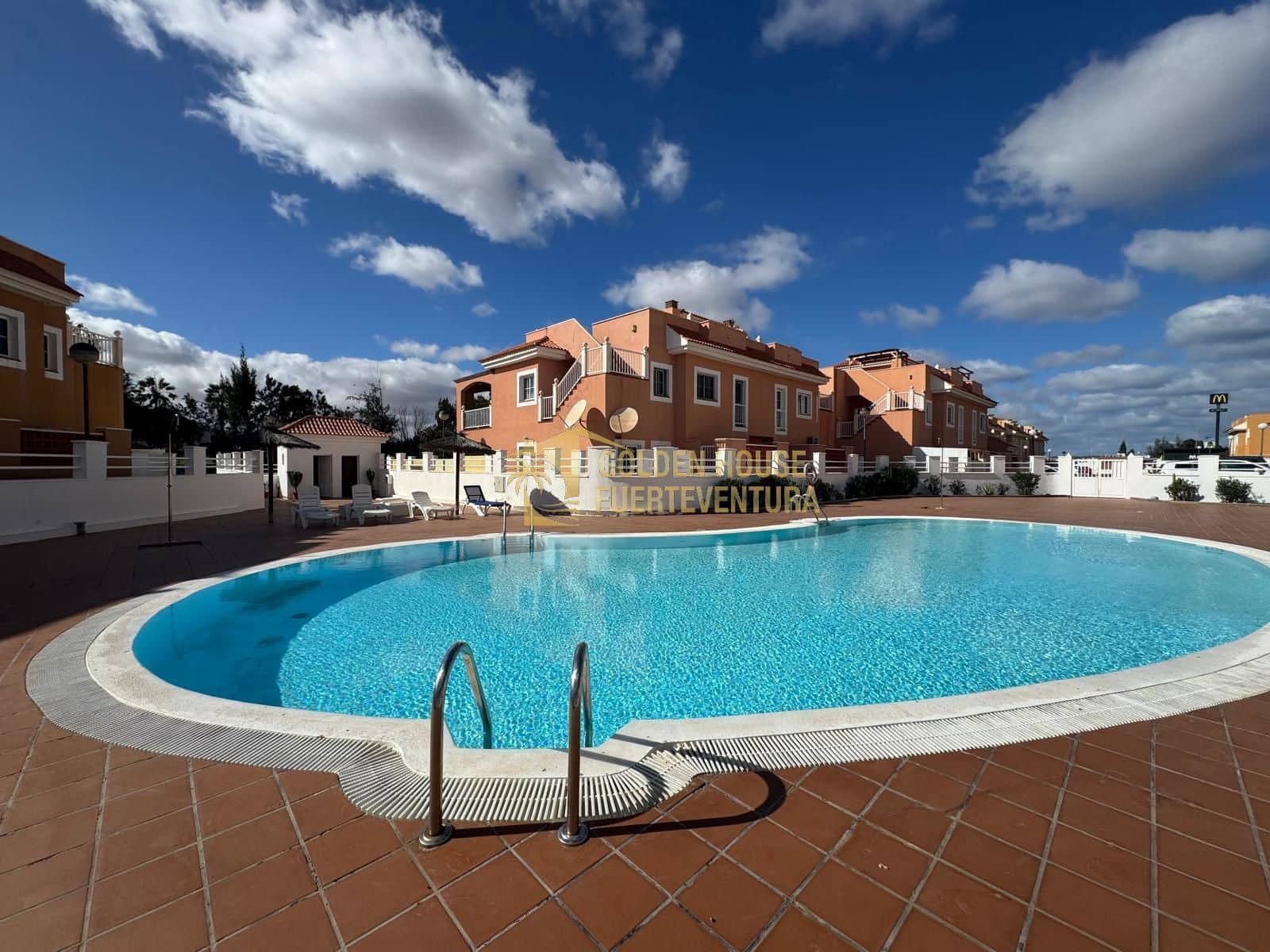 2 Zimmer Apartment zu verkaufen in Caleta de Fuste mit Pool Garage - 285.000 € (Ref: 9655689)