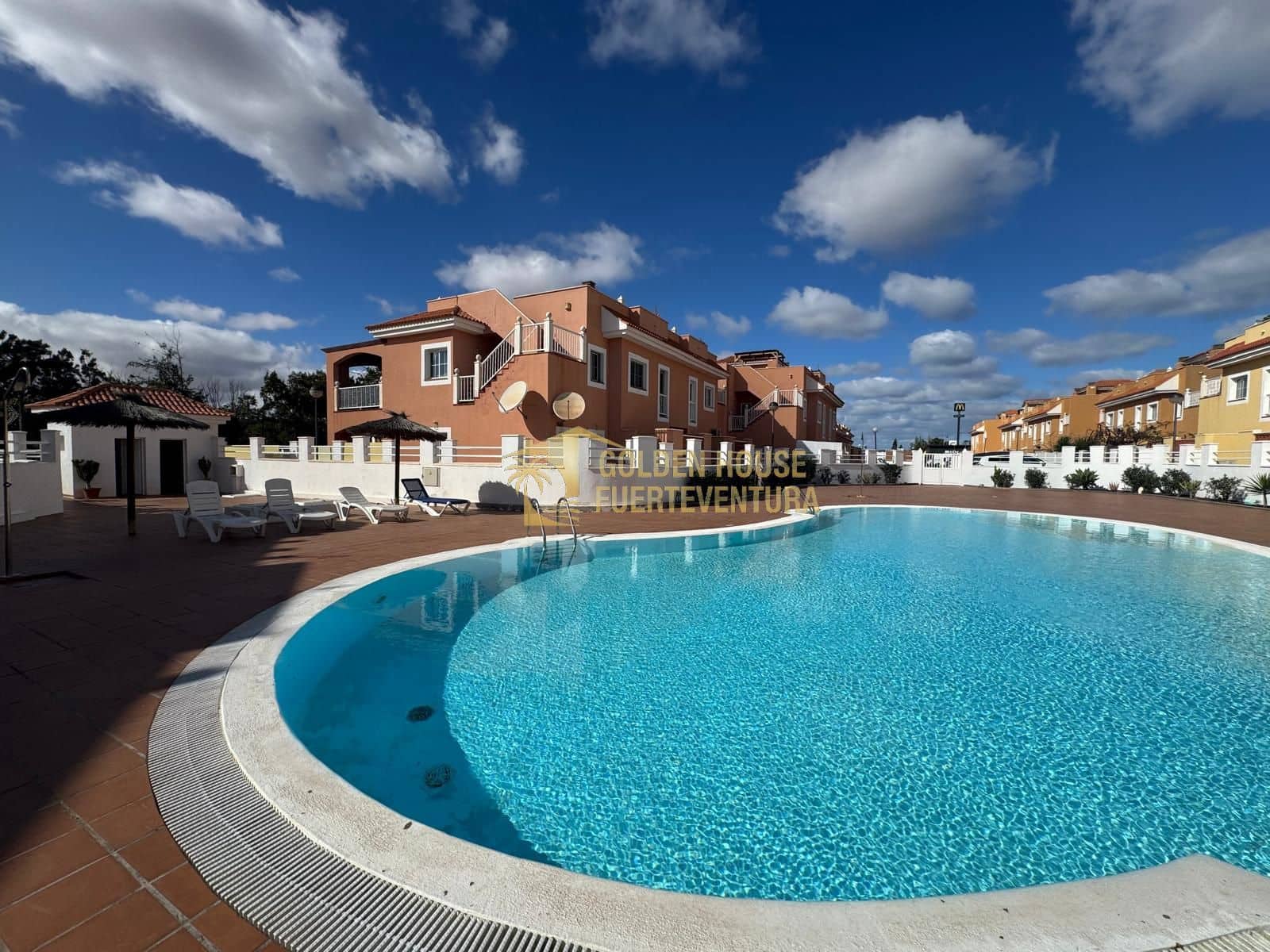 2 Zimmer Apartment zu verkaufen in Caleta de Fuste mit Pool Garage - 285.000 € (Ref: 9655689)
