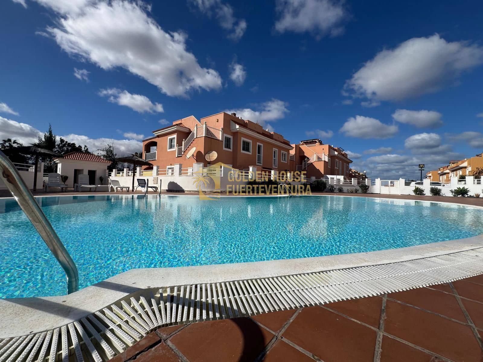 2 Zimmer Apartment zu verkaufen in Caleta de Fuste mit Pool Garage - 285.000 € (Ref: 9655689)